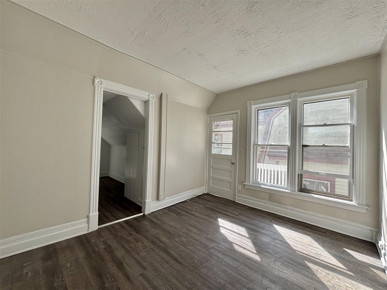 property viewer photo 4