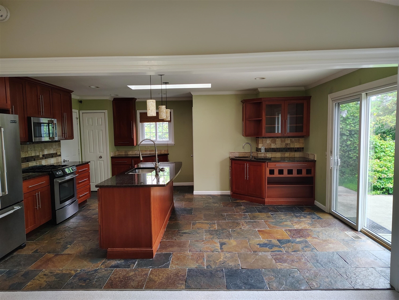 main property photo 5