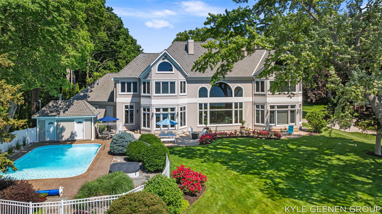 main property photo 14