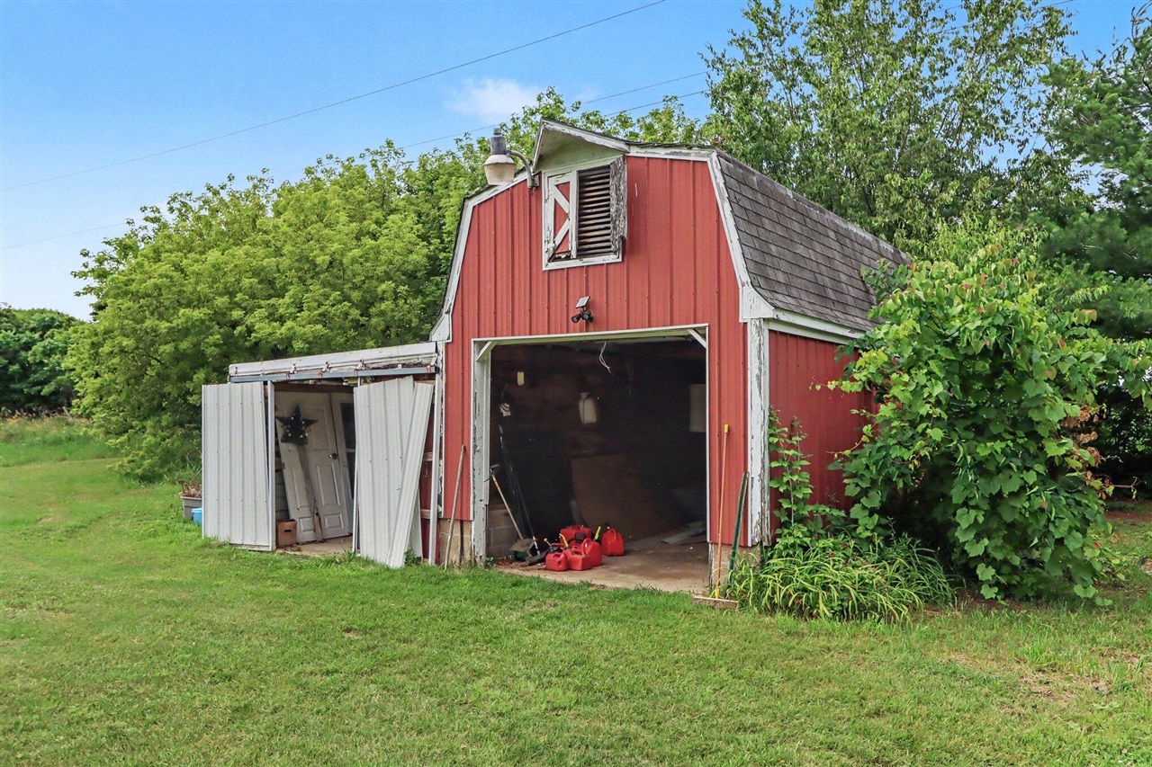 main property photo 23