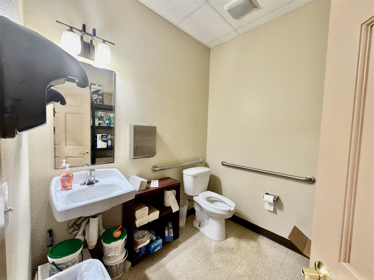main property photo 19