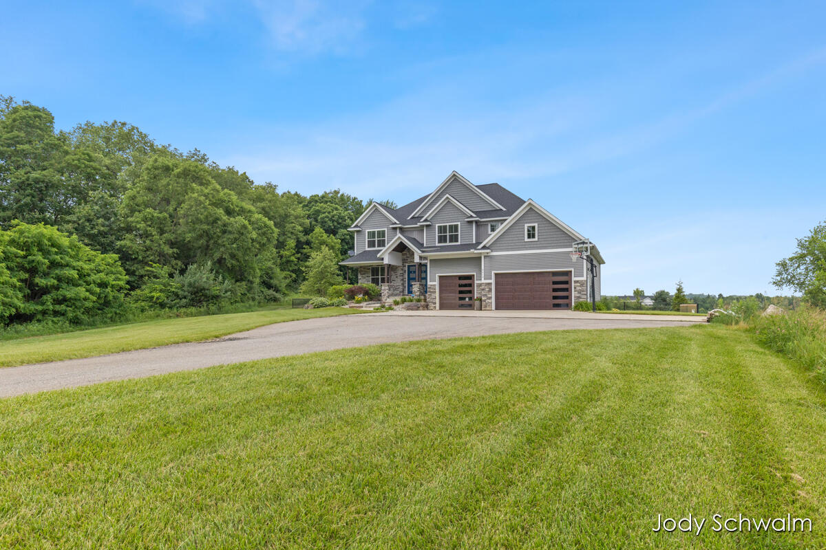 main property photo 5