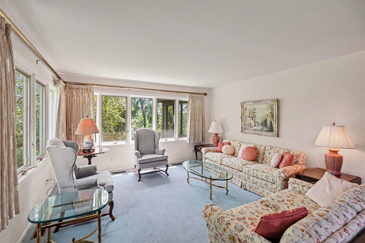 property viewer photo 4
