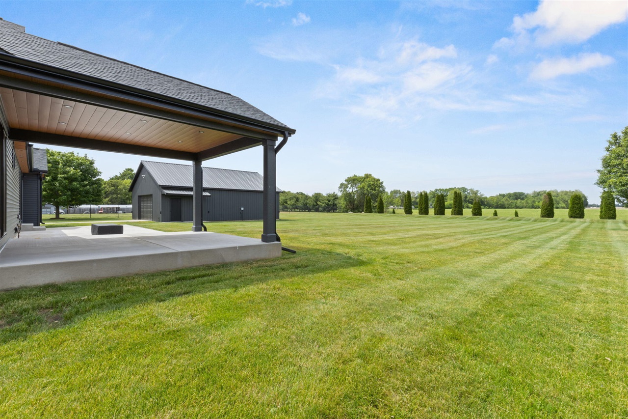 main property photo 40
