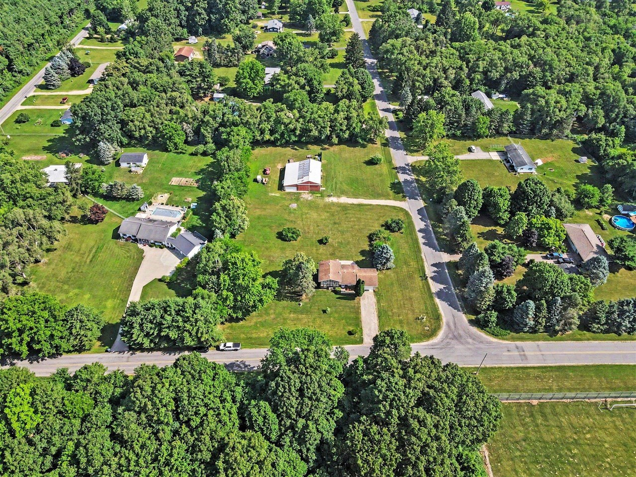 main property photo 33