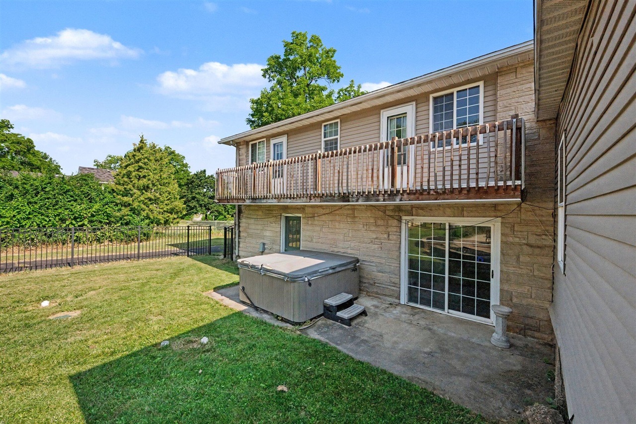 main property photo 28