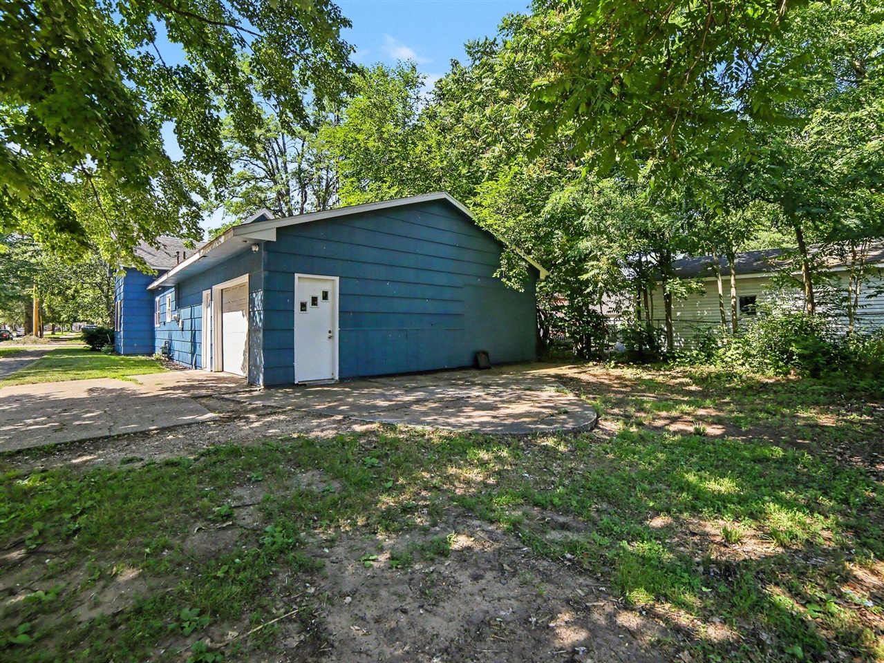 main property photo 23