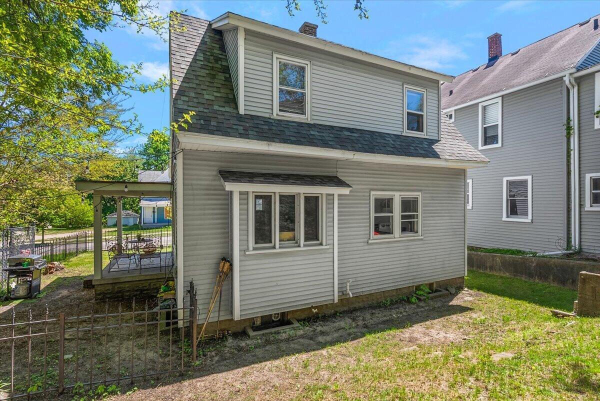 main property photo 28