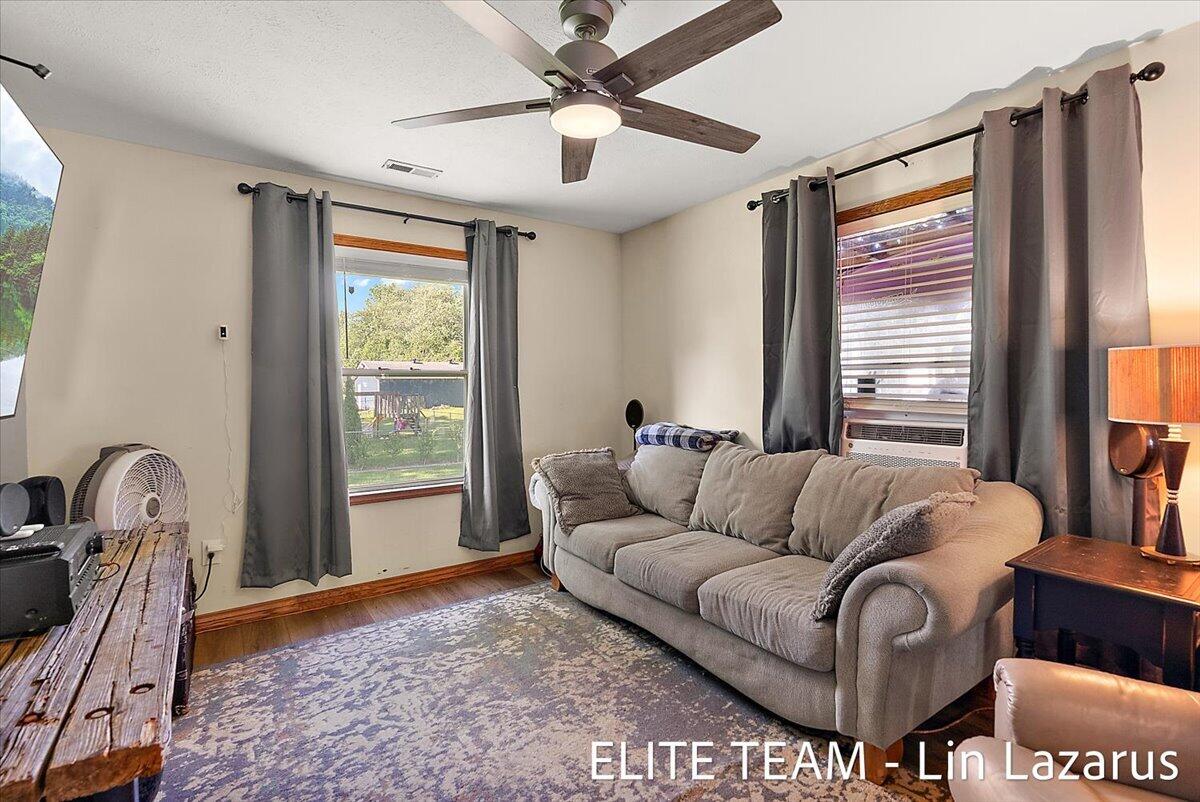 property viewer photo 16