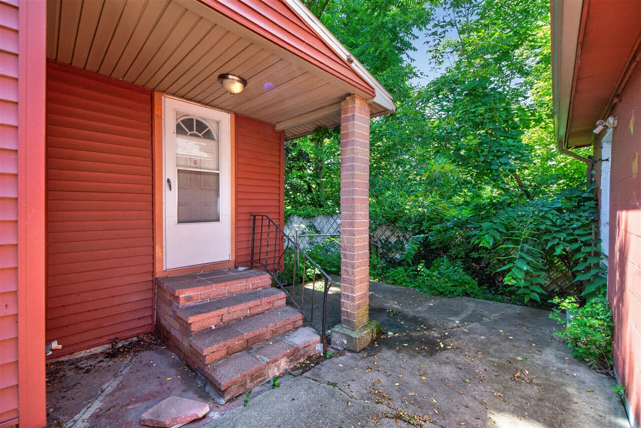 main property photo 27