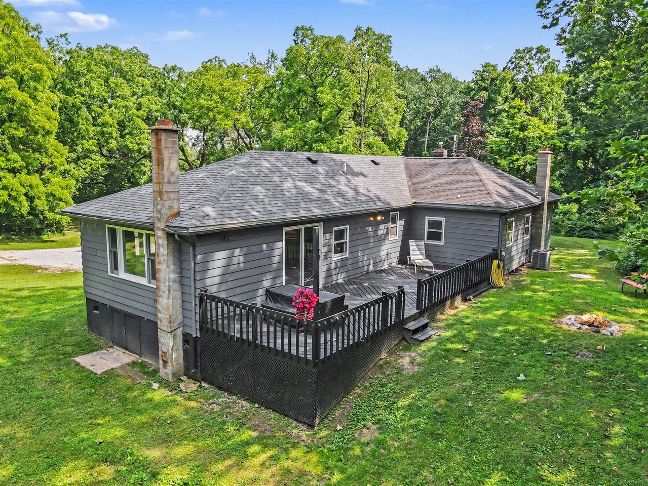 main property photo 28