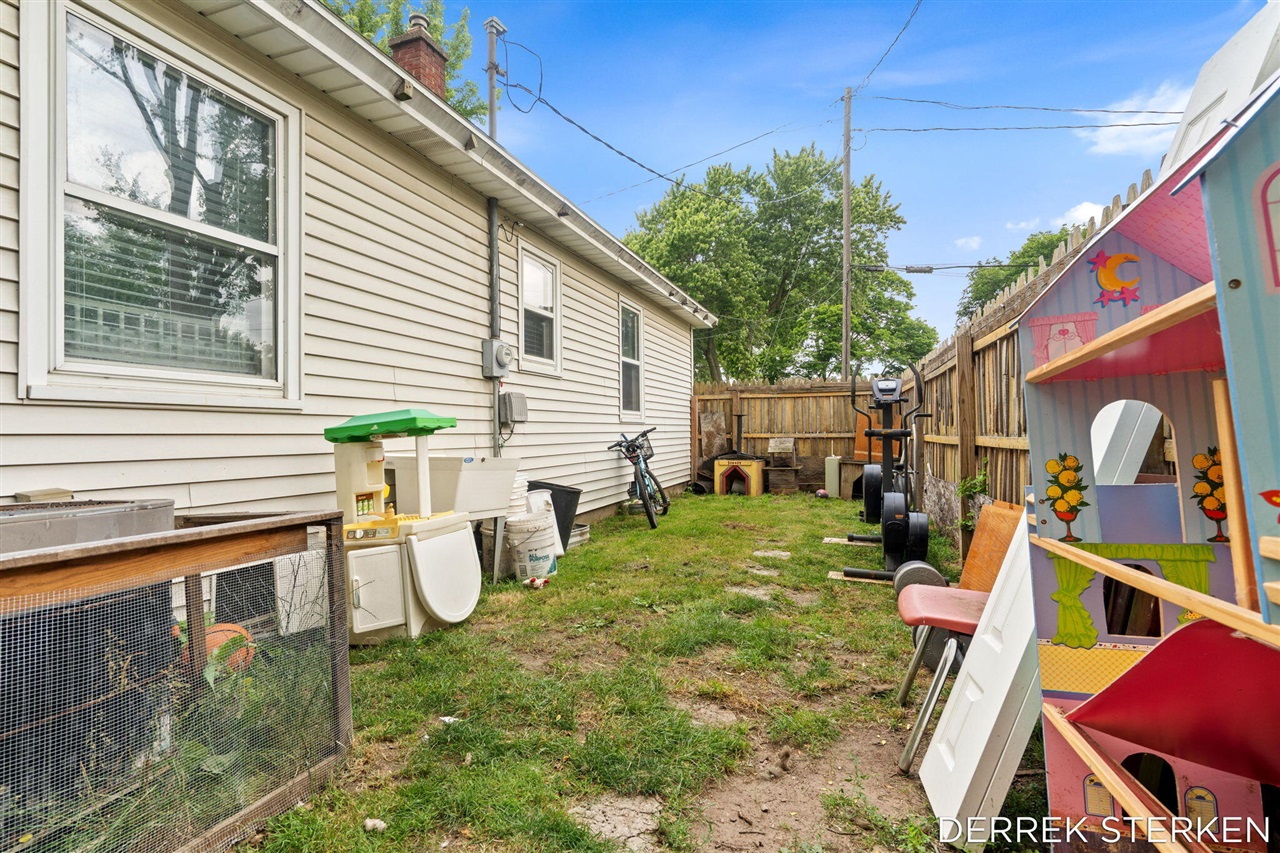 main property photo 20