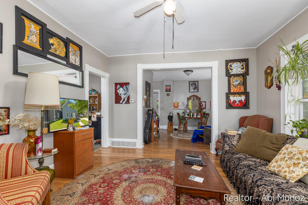main property photo 3
