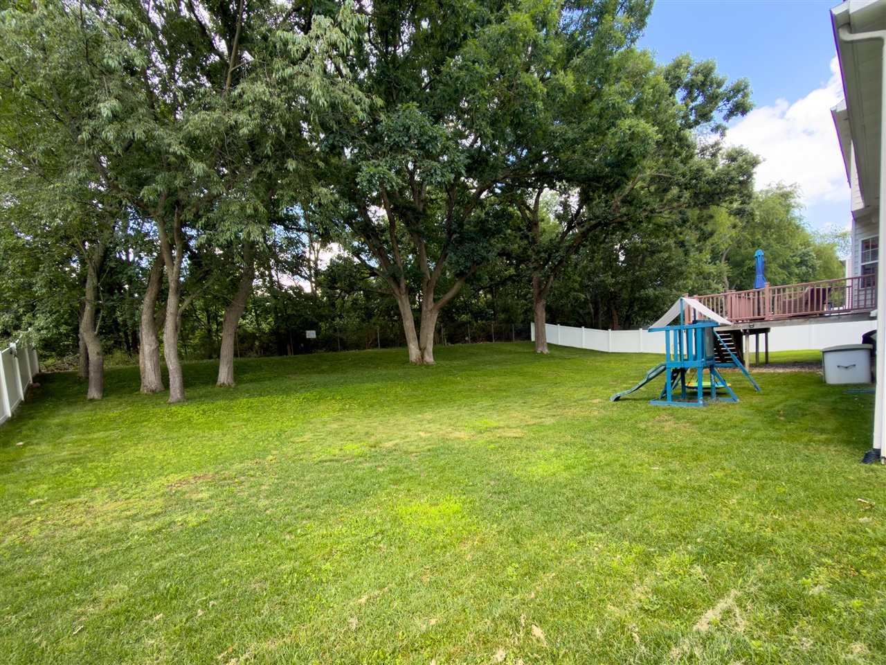 property viewer photo 44