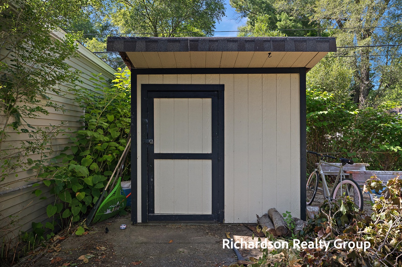main property photo 31