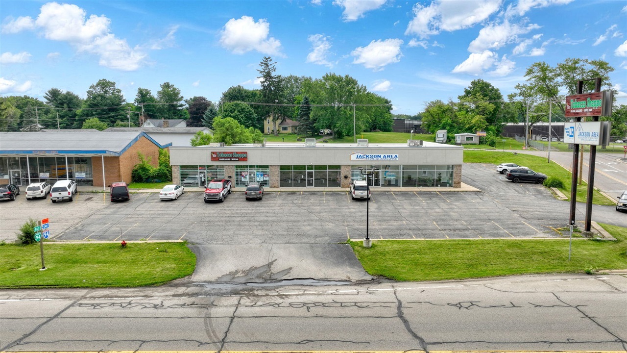 main property photo 37