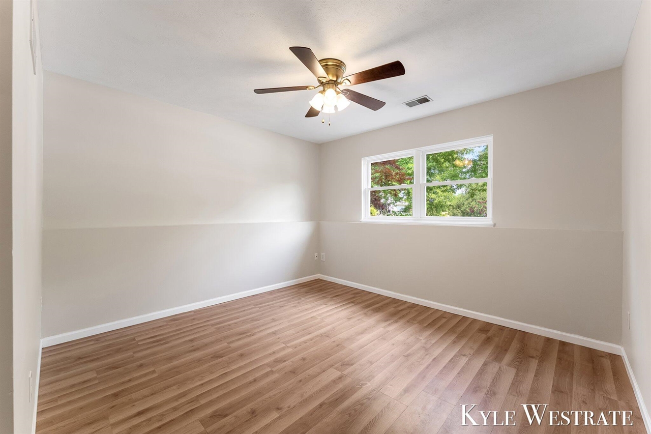 property viewer photo 16