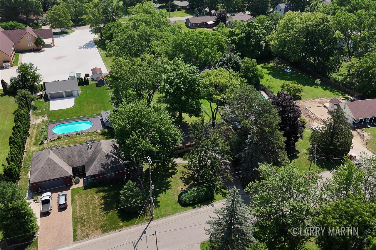 main property photo 30