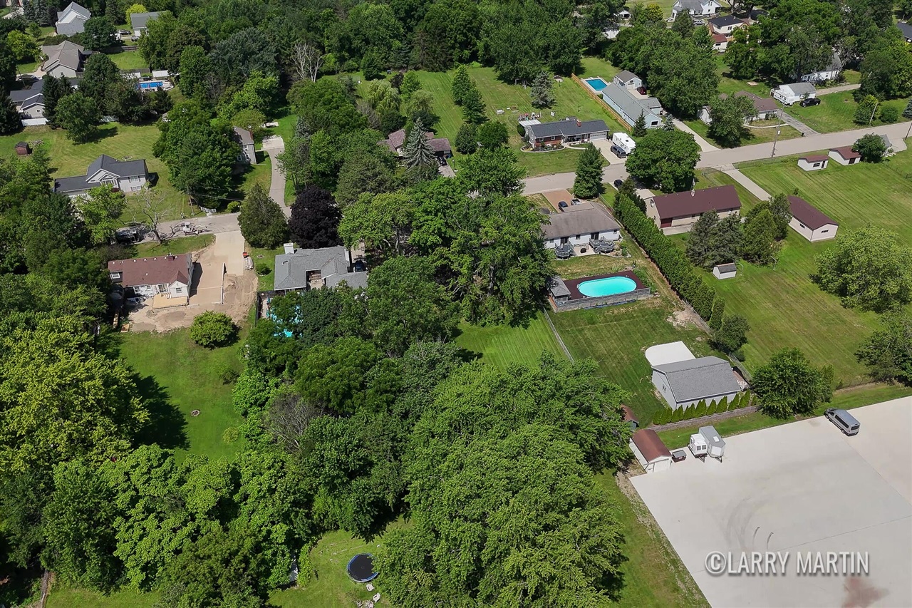 main property photo 33