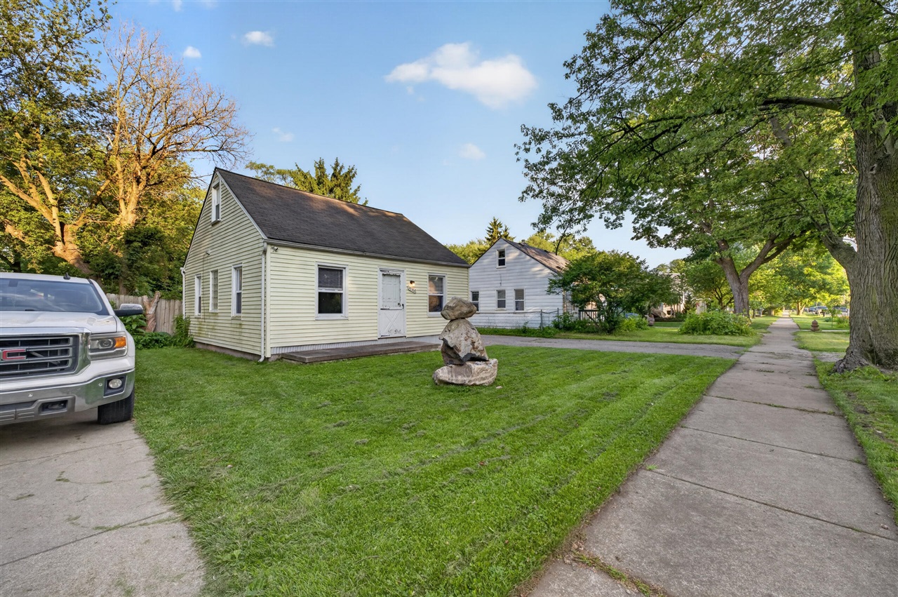 main property photo 37