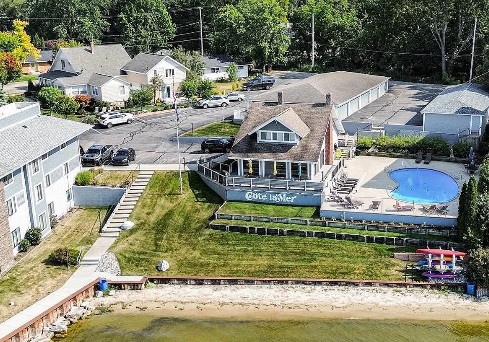 main property photo 40