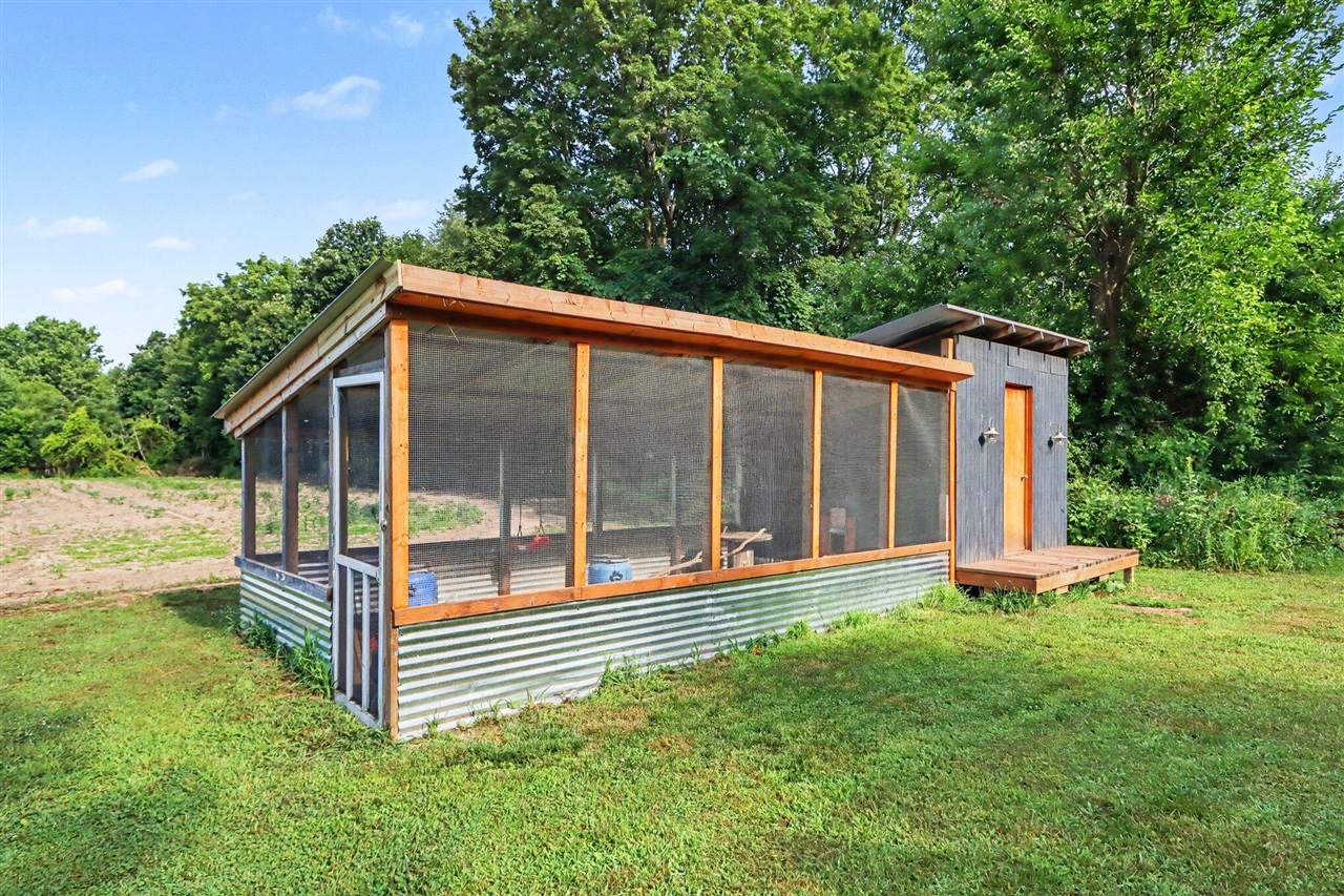 main property photo 23