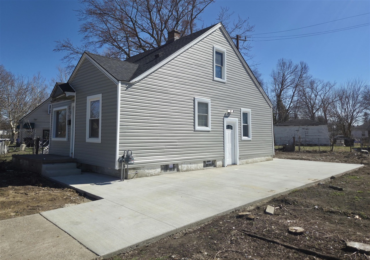 main property photo 43