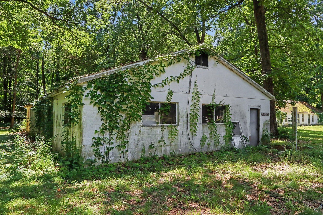 main property photo 30