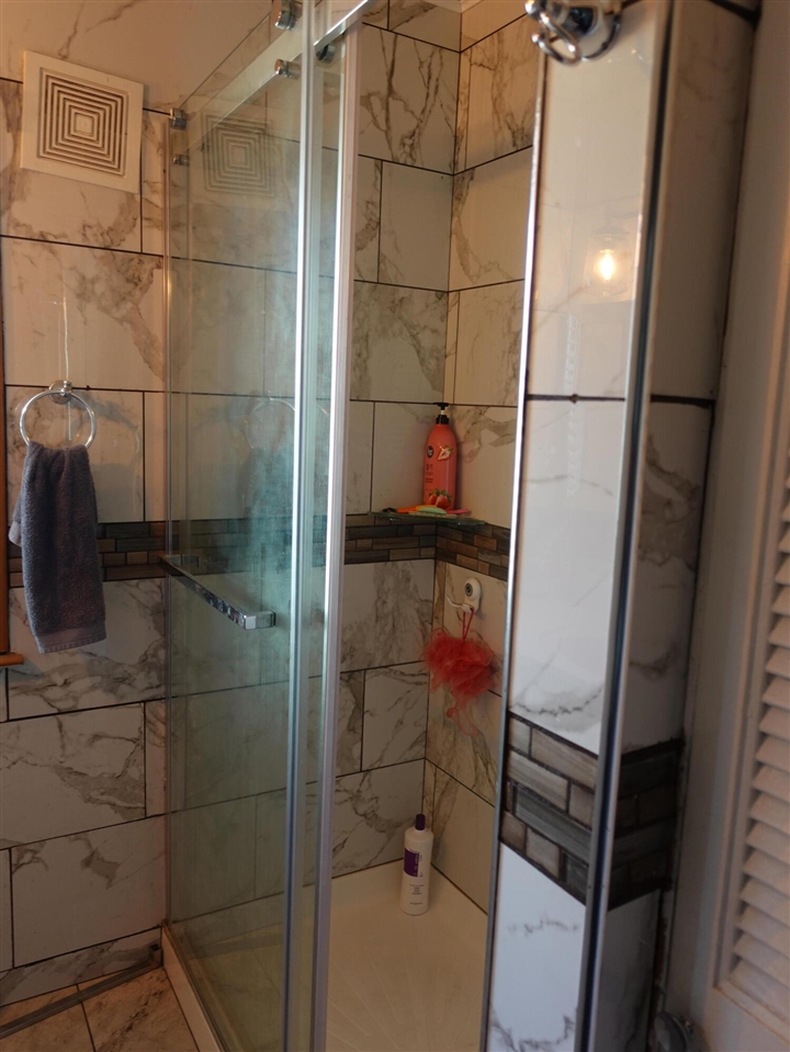 property viewer photo 24