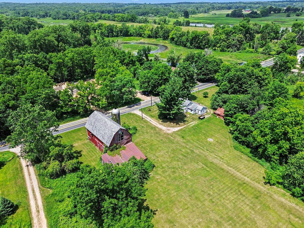 main property photo 17