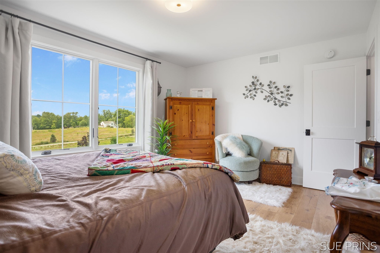 main property photo 78