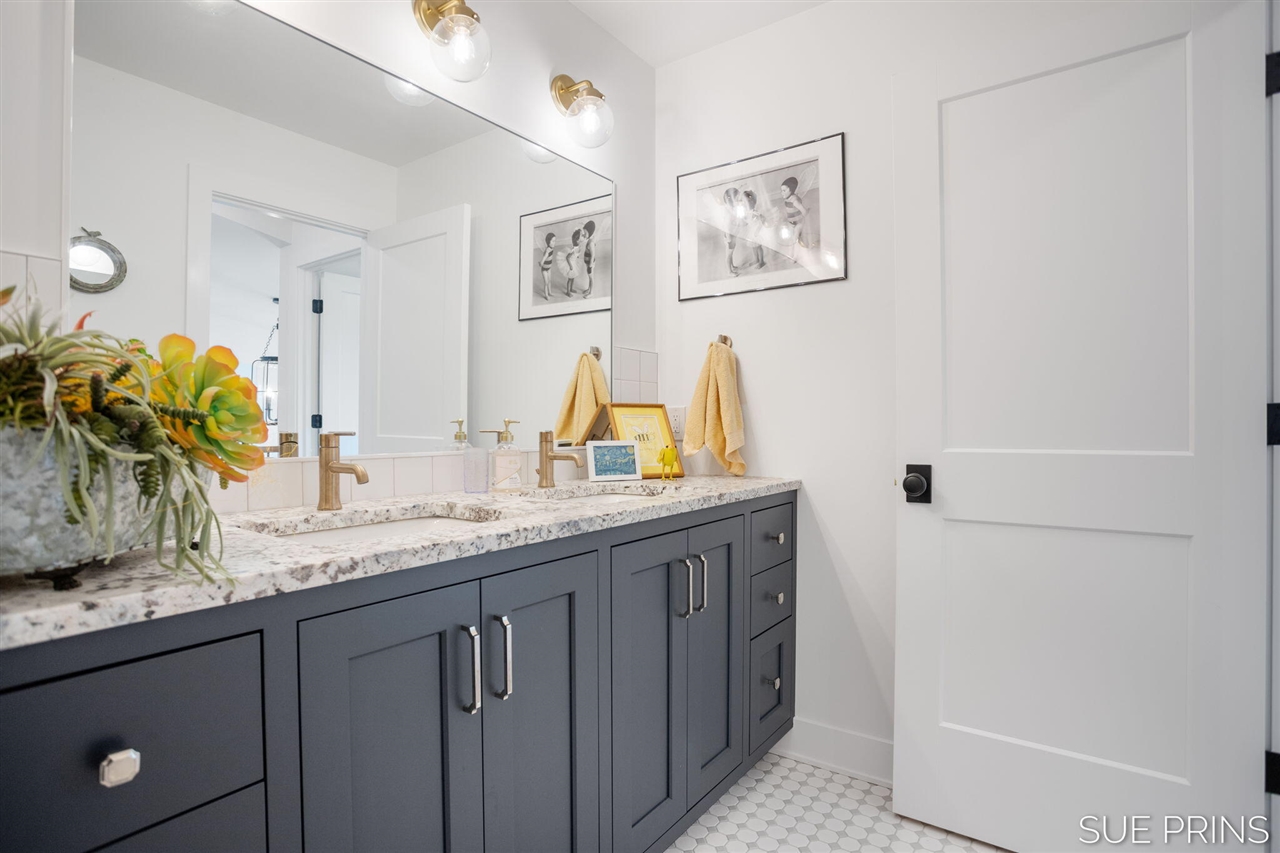 main property photo 80