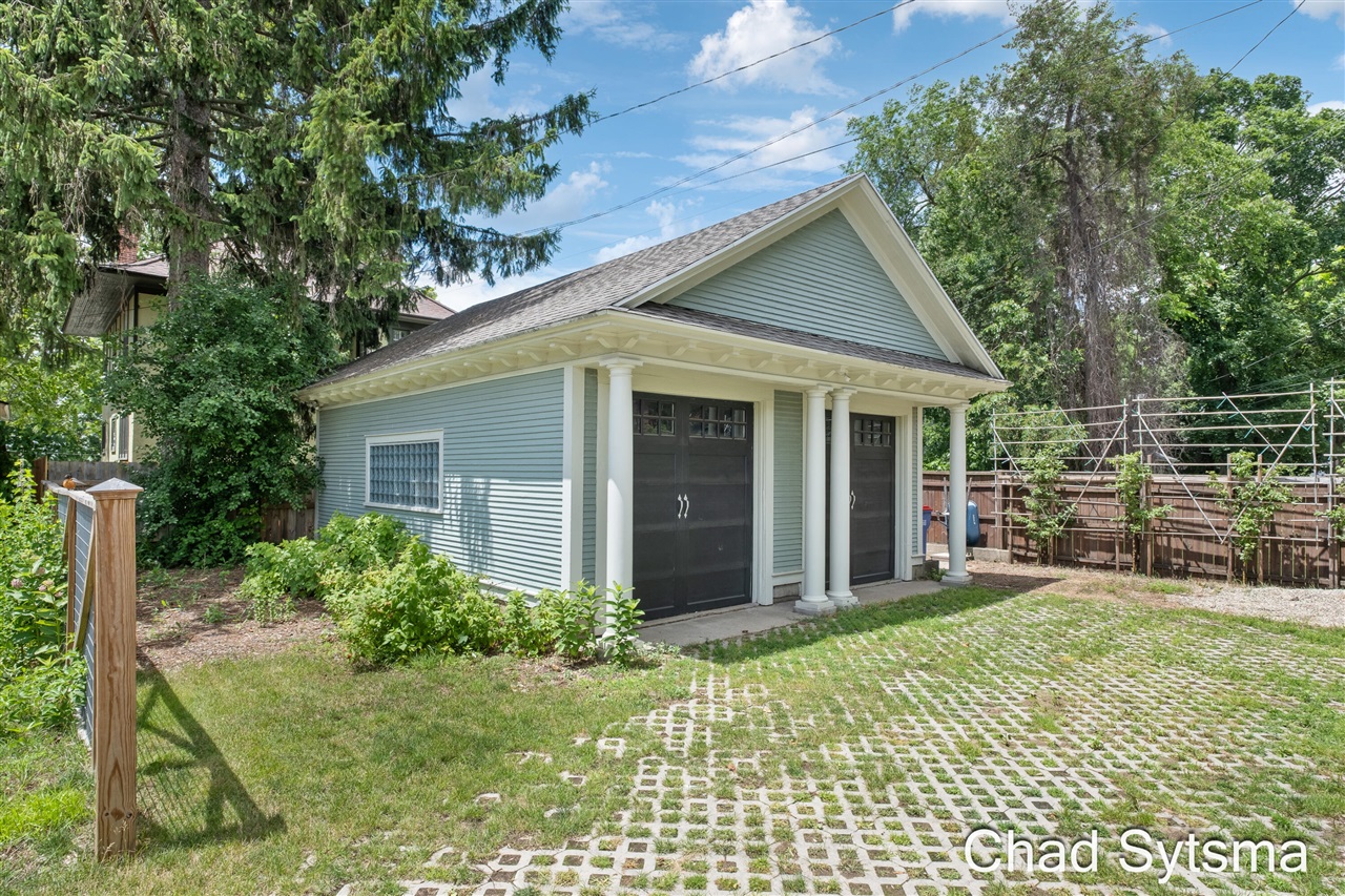 main property photo 74