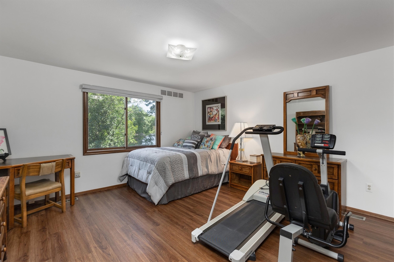 property viewer photo 36