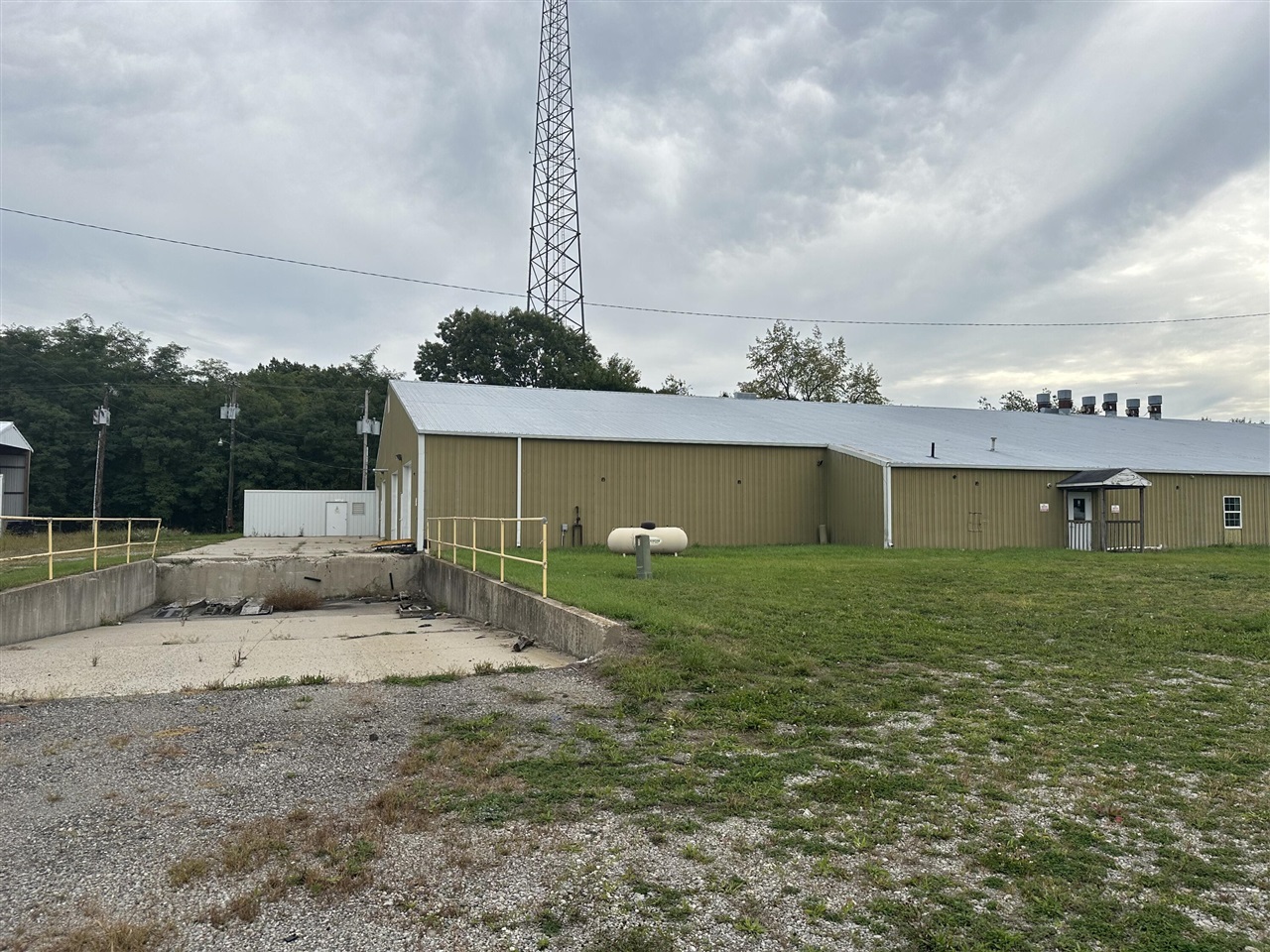 main property photo 36