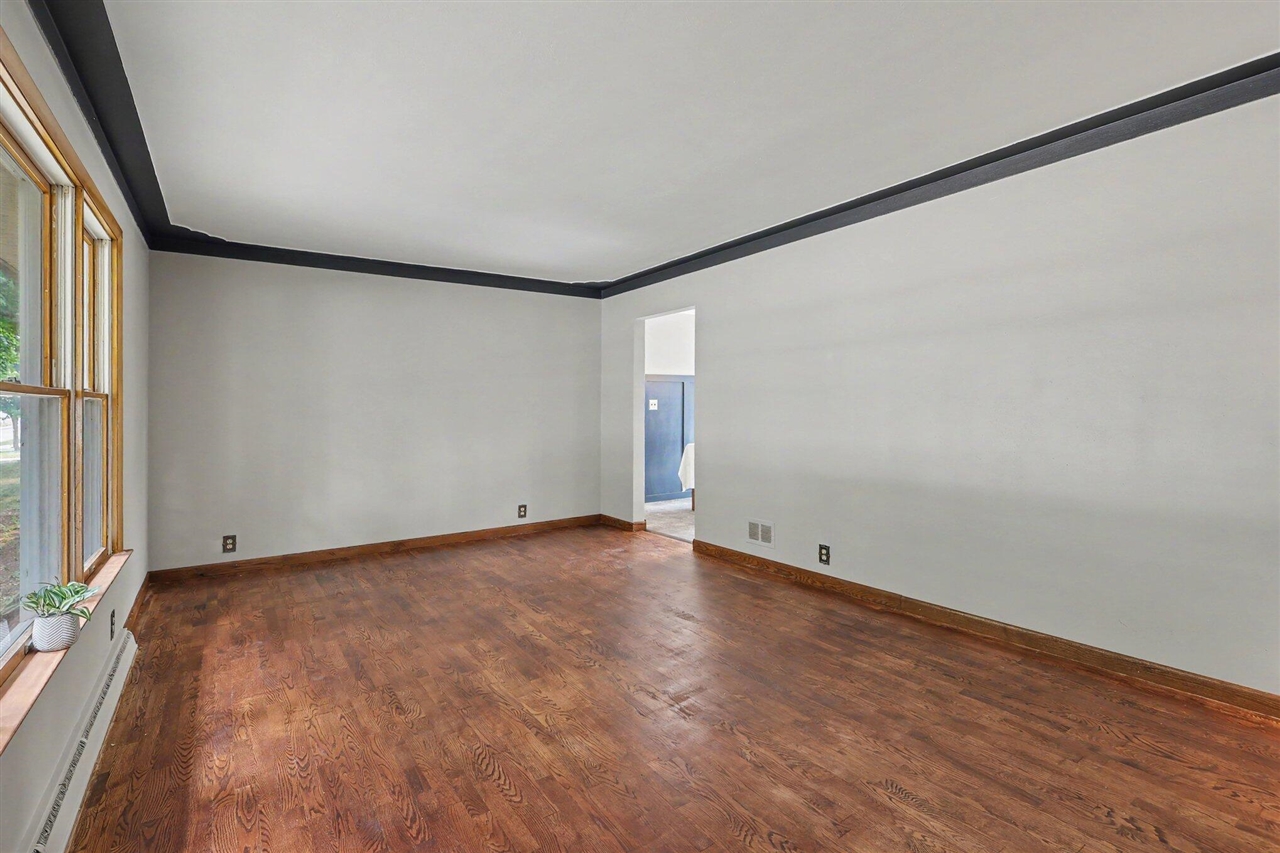 property viewer photo 2