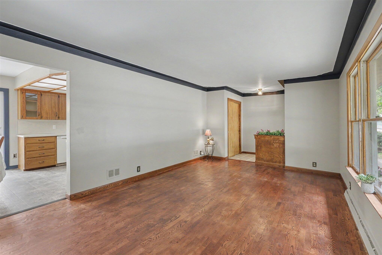 property viewer photo 3