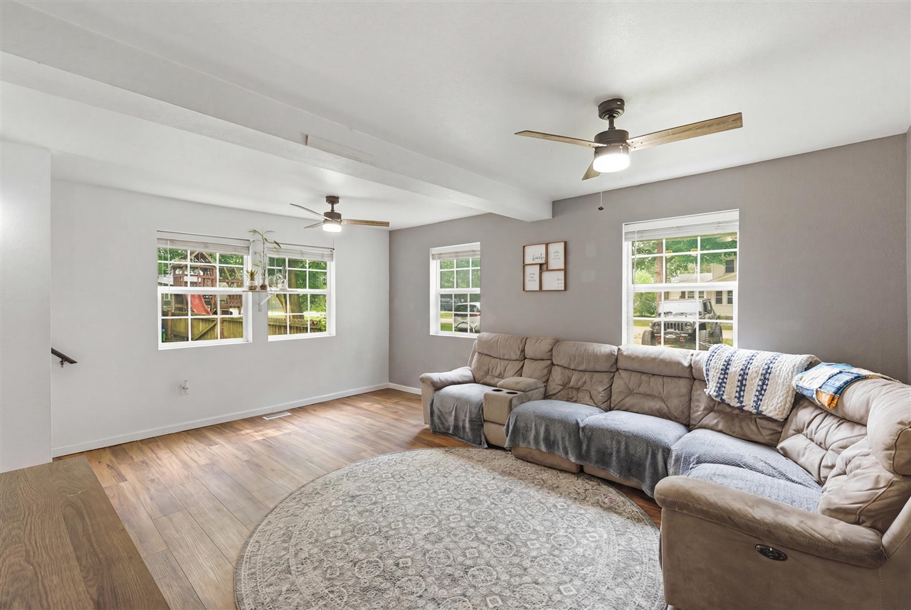 property viewer photo 2