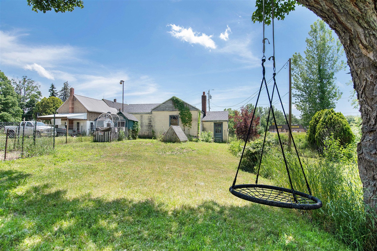 main property photo 30