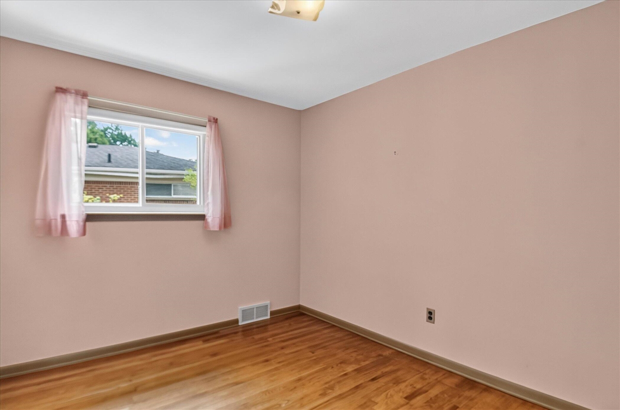 property viewer photo 16