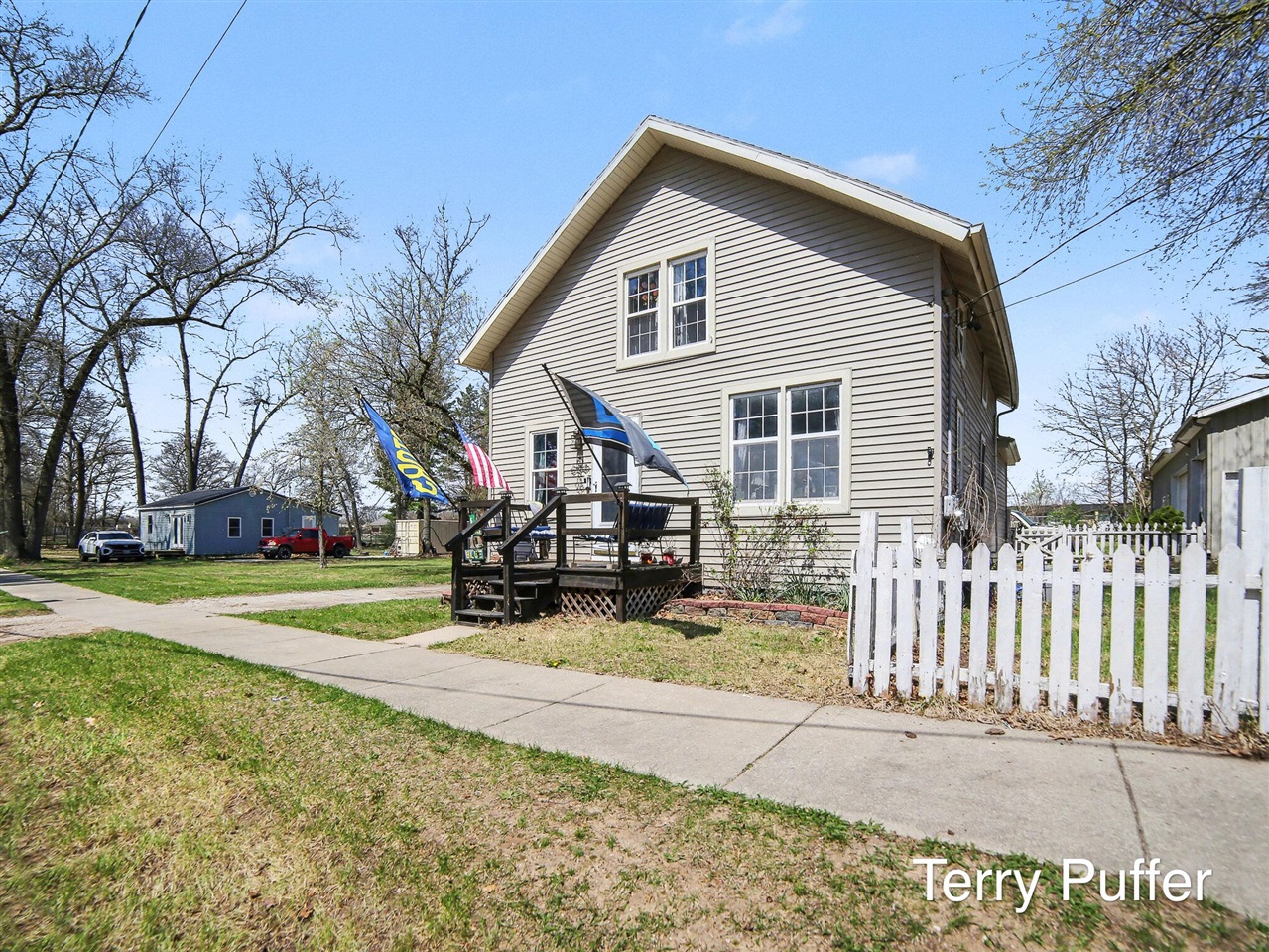 main property photo 25