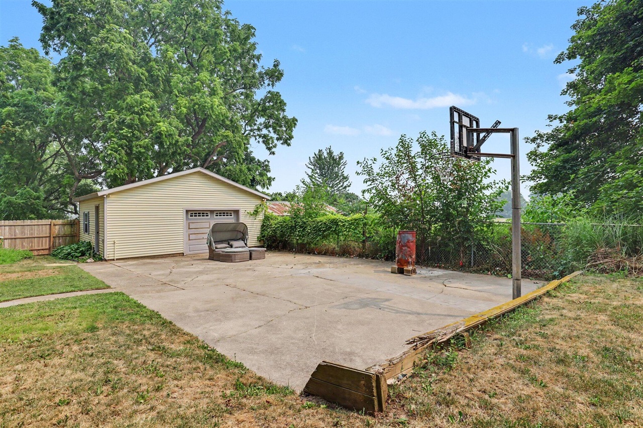 main property photo 23