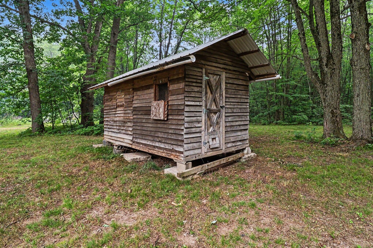 main property photo 28