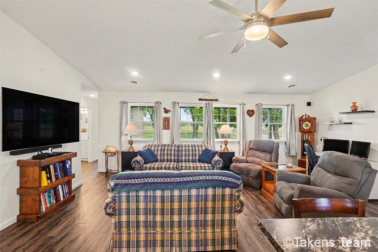 main property photo 19