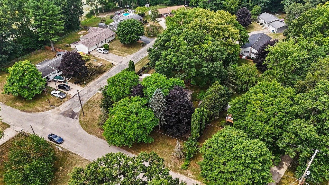 main property photo 40