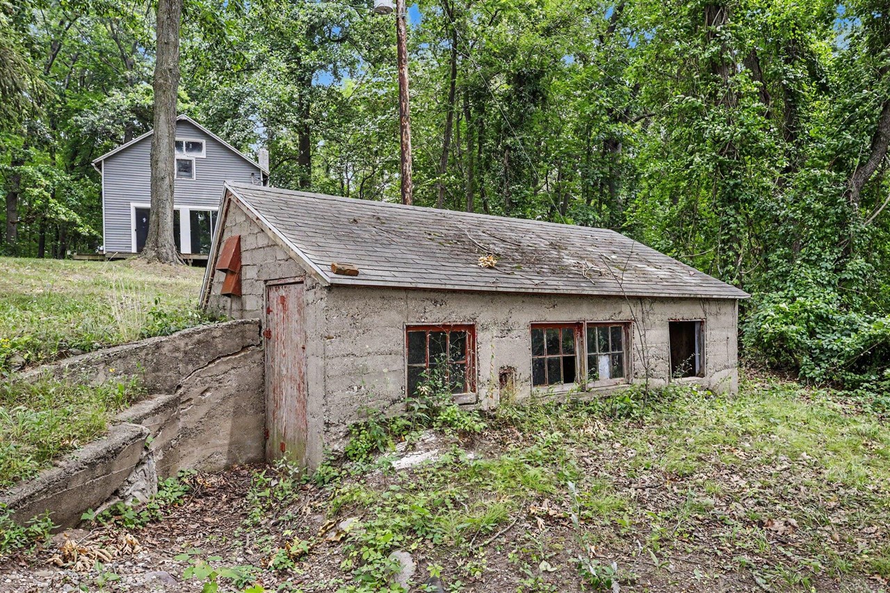 main property photo 17