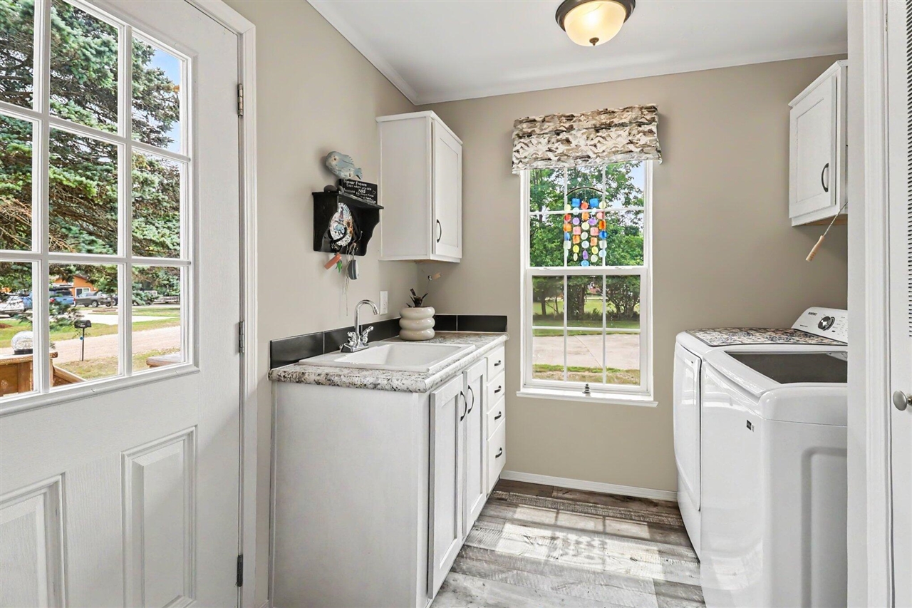 main property photo 8