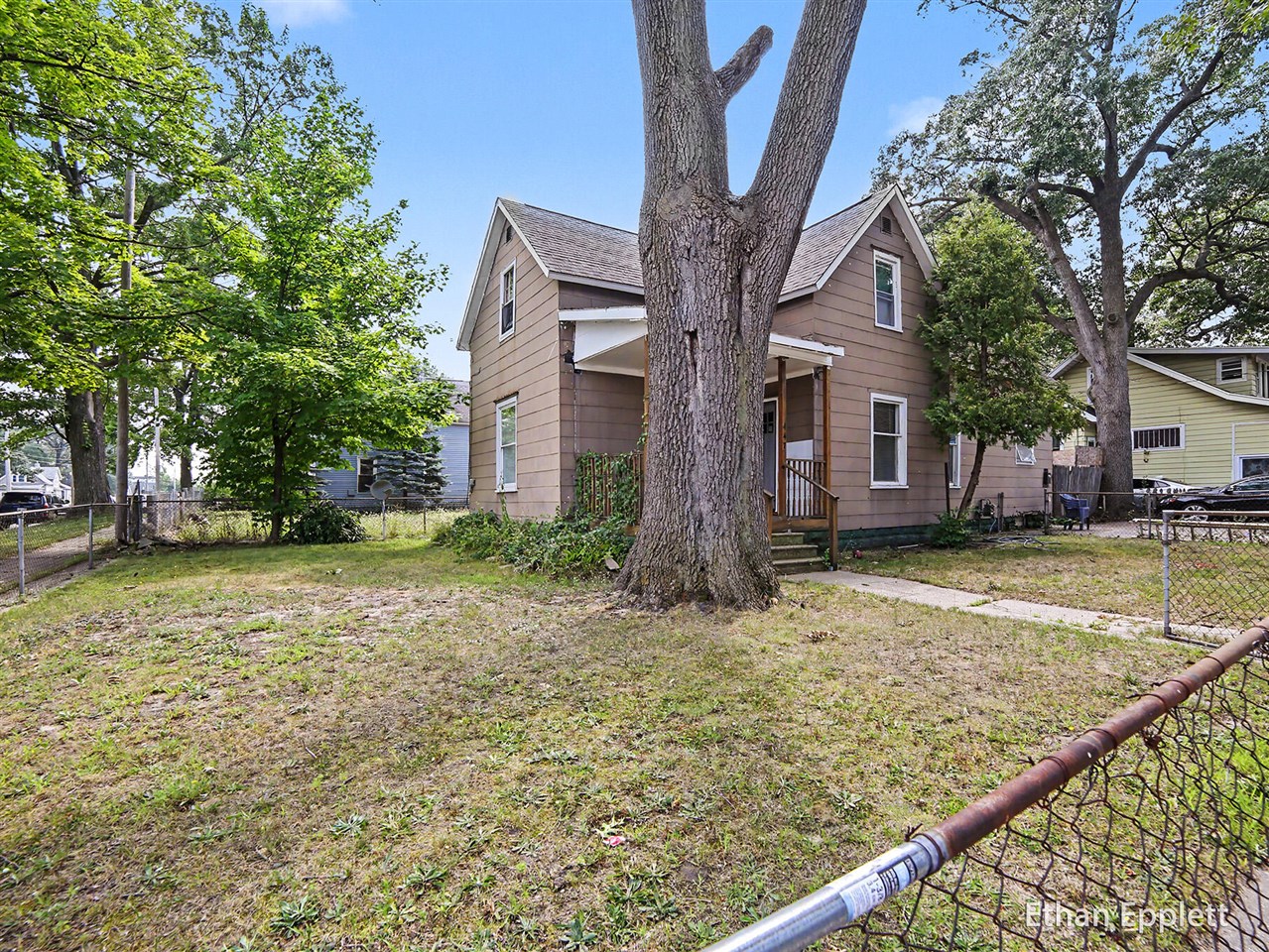 main property photo 17