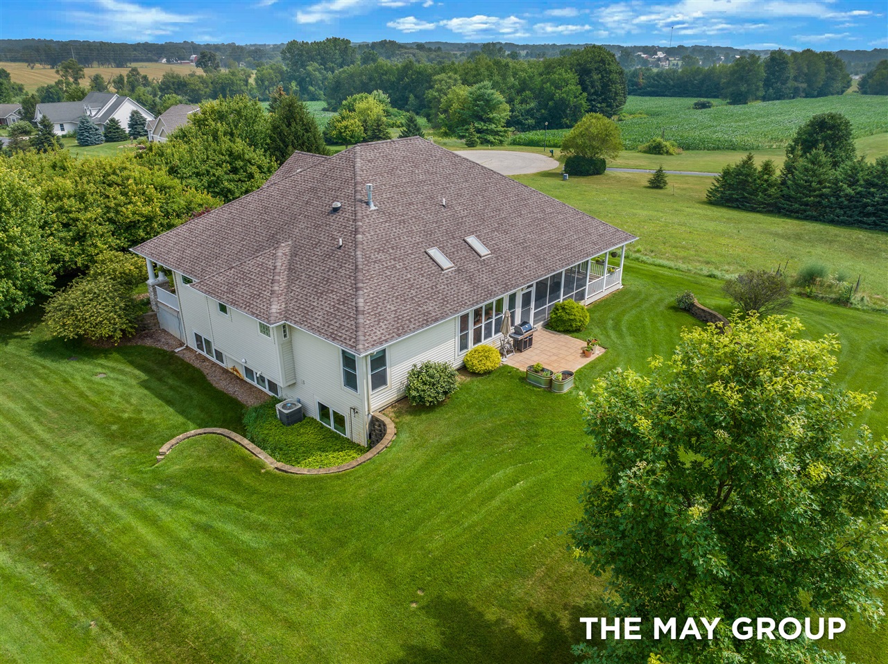 main property photo 9