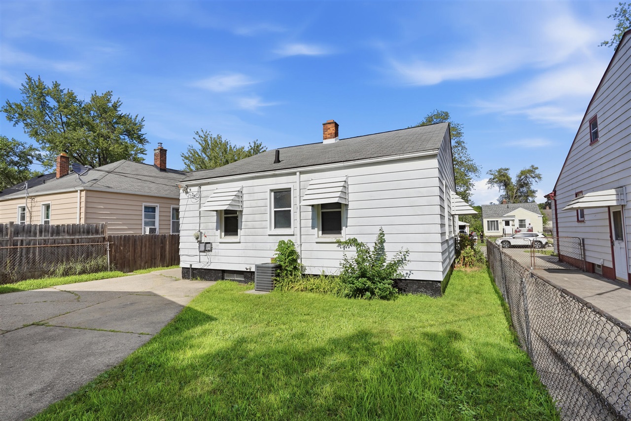 main property photo 14